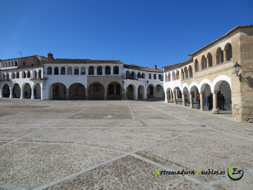 Ver Plaza Mayor de Garrovillas de Alconétar